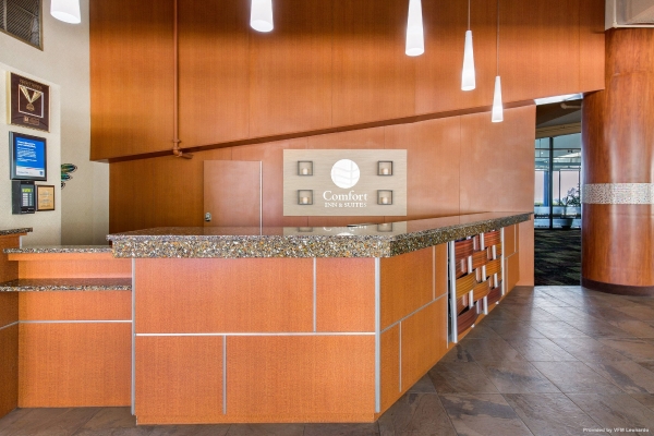 COMFORT INN AND SUITES OCEANFRONT (Virginia Beach)